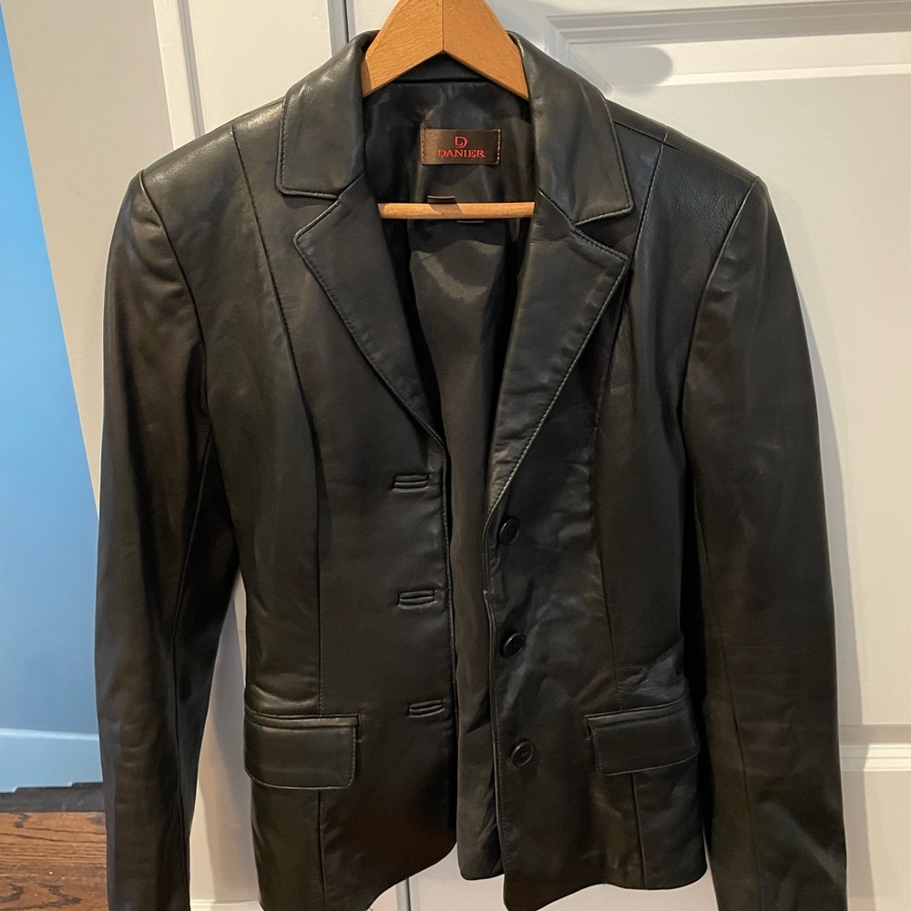Danier Leather Womens size 4P